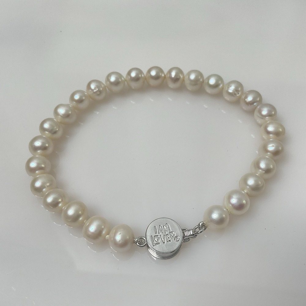 Helzberg Pearl Bracelet "I Am Loved" Size 7.5 Silver Plated Clasp Classic Preppy